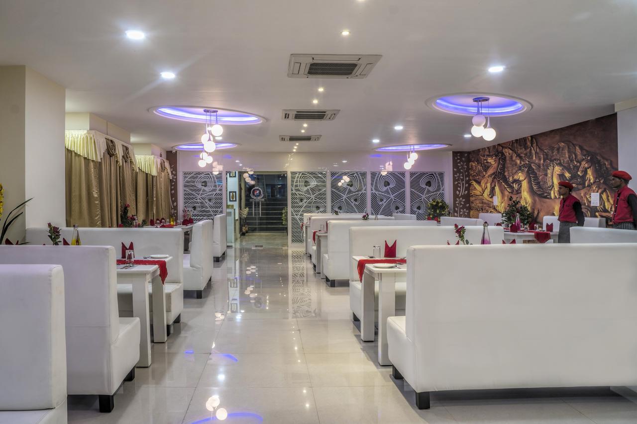 Hotel Kingfisher Udaipur Esterno foto